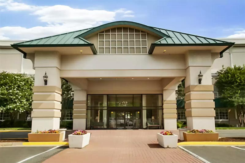 Front of Clarion Hotel & Suites Convention Center Fredericksburg