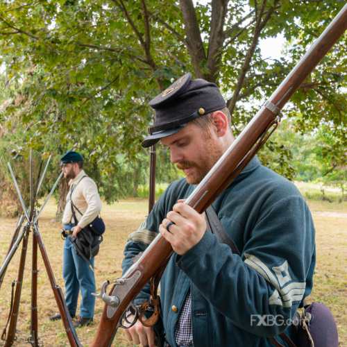 civil war soldier loading gun