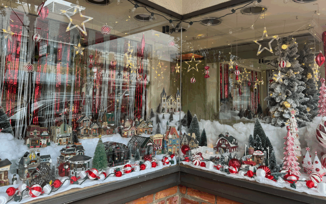 Holiday Windows in Fredericksburg